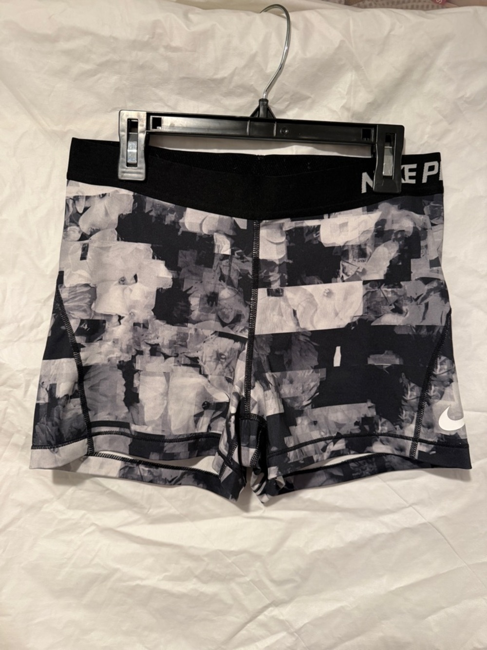 Nike Women’s Black & White Abstract Print Bike Shorts